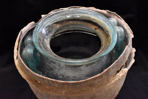 Ромын бунханаас  шингэн хэлбэрээрээ хадгалагдсан 2000 гаруй жилийн настай  дарс олжээ